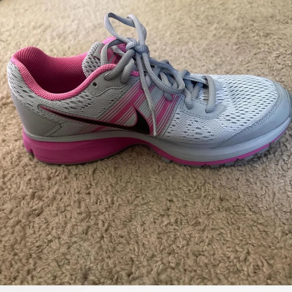 Nike Women's Gray and Pink Sneakers - Picture 3 of 5